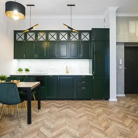 Glamorous Old Town Cracow קרקוב